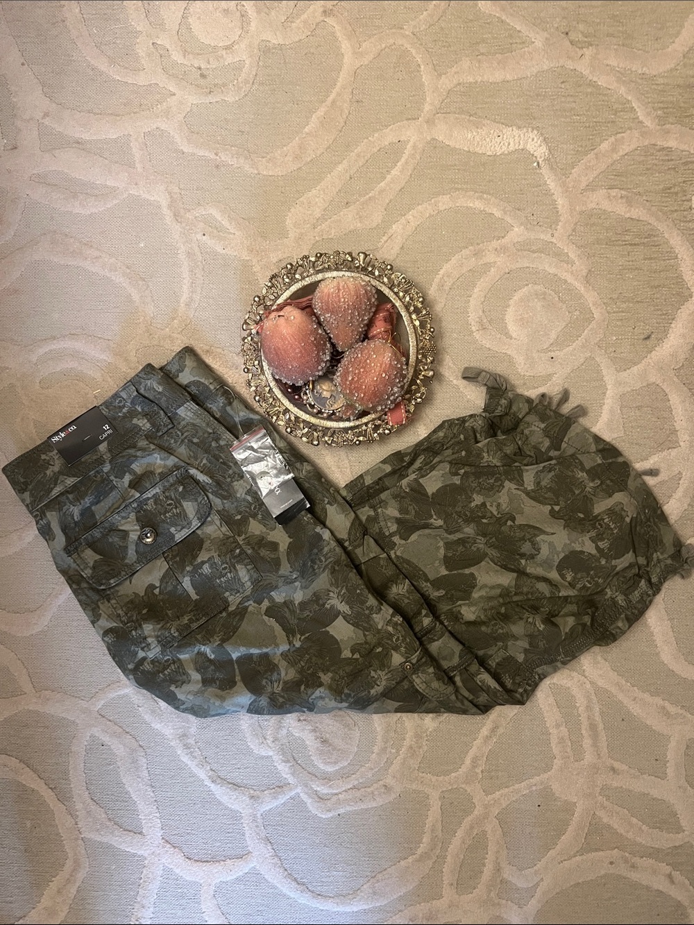 NWT🌷STYLE & CO🌷Olive wash floral camo cotton/Spandex capri